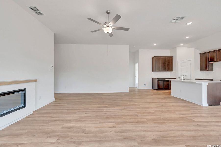 Spacious, unfurnished interior of a new home in Chaparral Ranch, Floresville (Image 42).