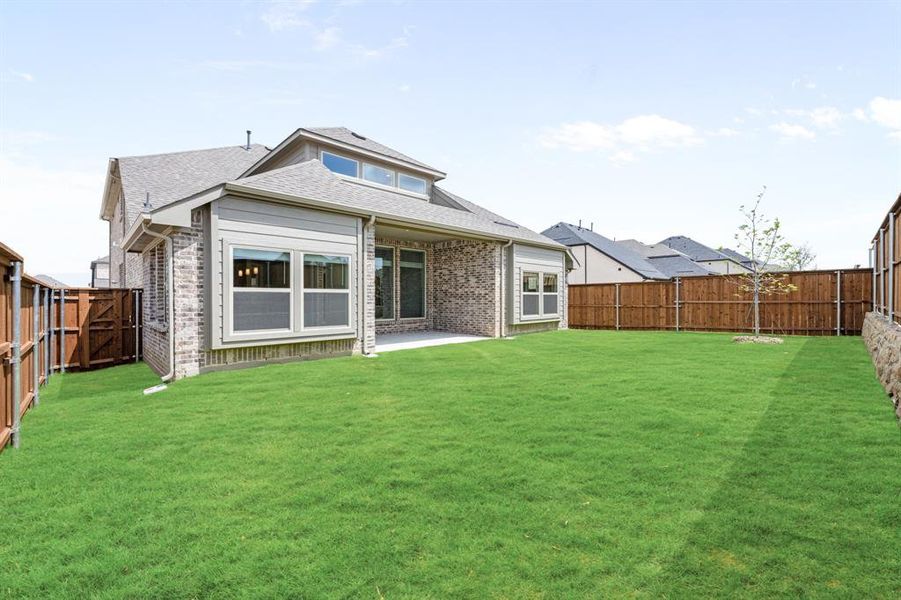 Exterior details and patio area of a home in Creekview Meadows, Pilot Point (Image 3).