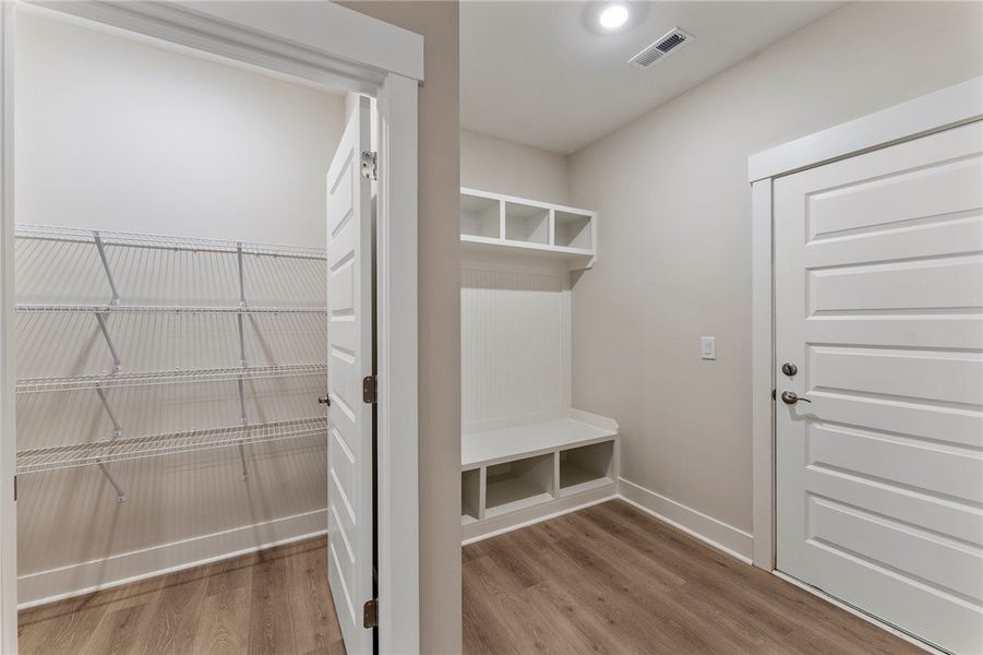 Spacious, unfurnished interior of a new home in Cross Creek Plantation, Seneca (Image 26).