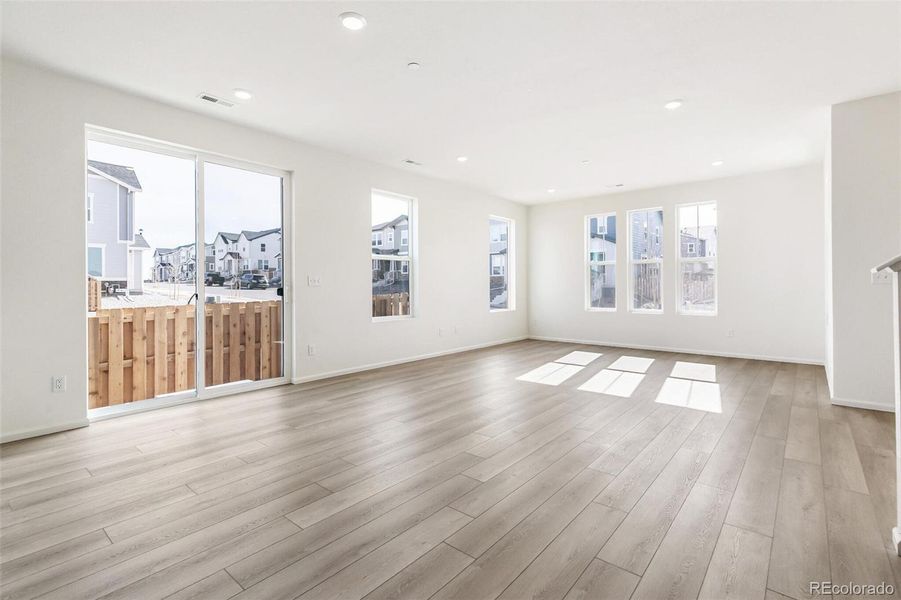 Spacious, unfurnished interior of a new home in Turnberry, Commerce City (Image 16).