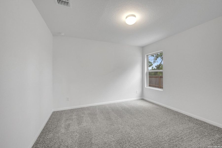 Spacious, unfurnished interior of a new home in Cinco Lakes, San Antonio (Image 15).