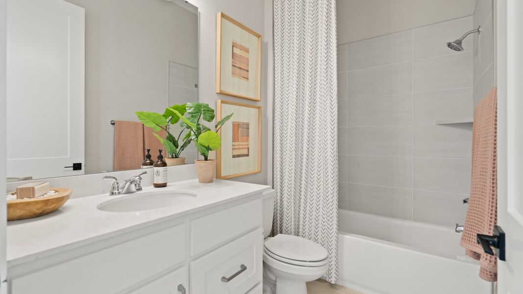 Representative furnished interior of a home built from the 2517F by Perry Homes in Mandarin Grove, Palmetto (Image 15).