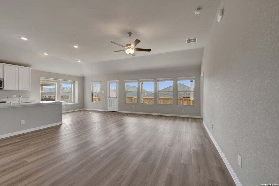 Spacious, unfurnished interior of a new home in Greenspoint Heights, Seguin (Image 27).