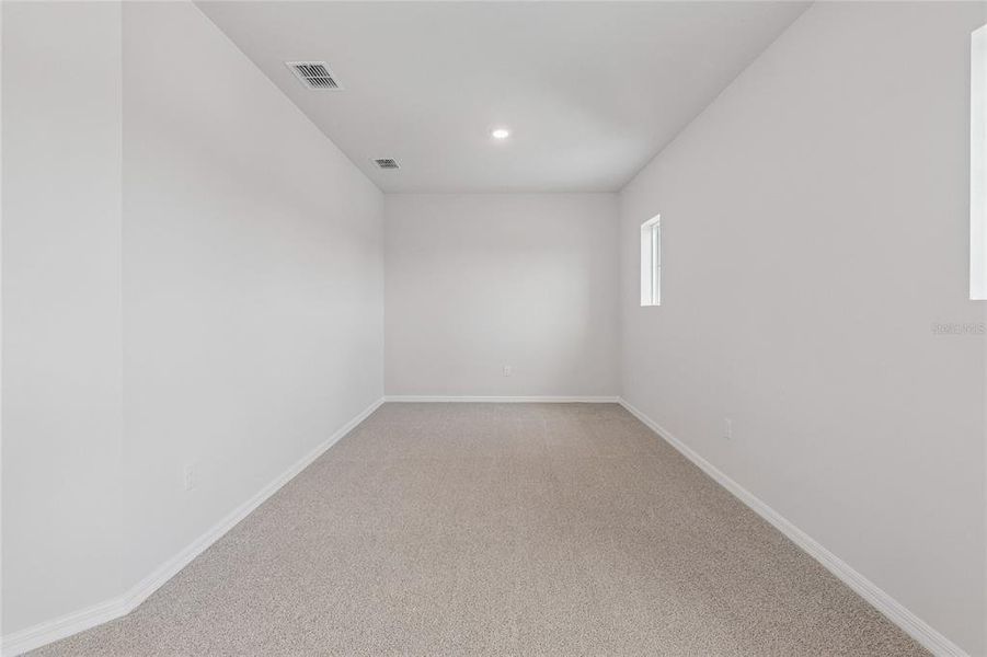 Spacious, unfurnished interior of a new home in Eastlyn, Bradenton (Image 9).