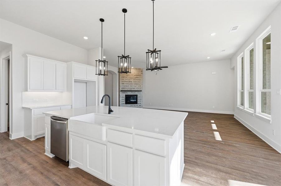 Furnished interior view inside a new home in Dove Hollow, Waxahachie (Image 9).