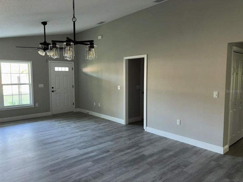 Spacious, unfurnished interior of a new home in , Dunnellon (Image 10).