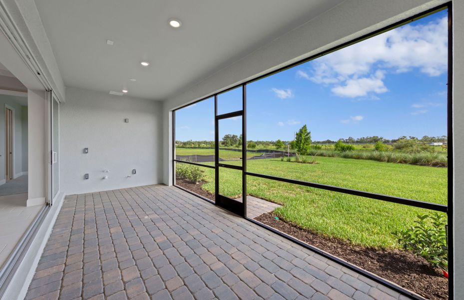 Spacious lanai with serene views Spacious lanai with serene views