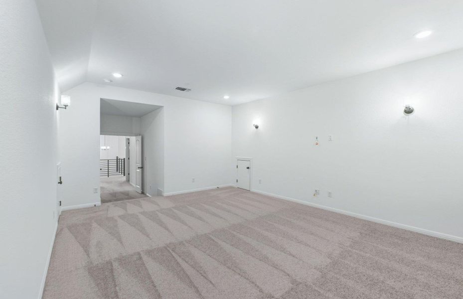 Spacious, unfurnished interior of a new home in Saddleback at Santa Rita Ranch, Liberty Hill (Image 15).