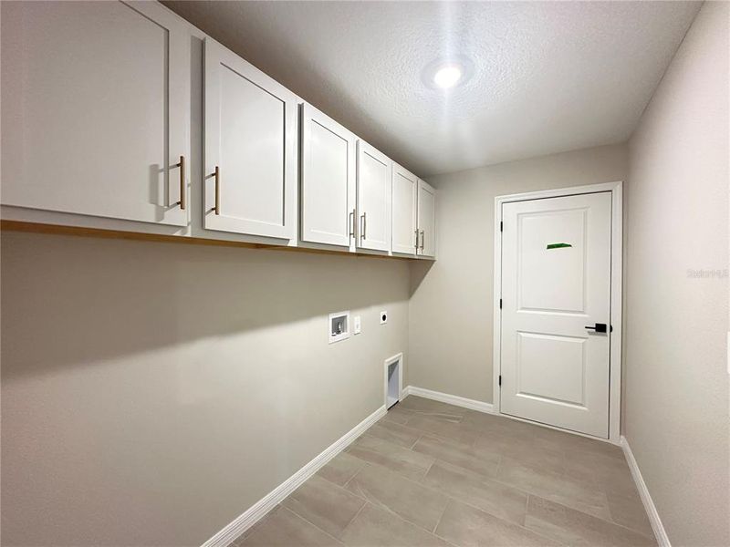 Spacious, unfurnished interior of a new home in Berry Bay, Wimauma (Image 36).