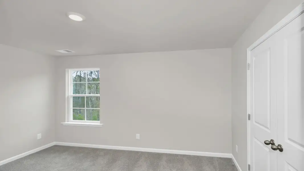 Spacious, unfurnished interior of a new home in Livingston Woods, Irmo (Image 28).