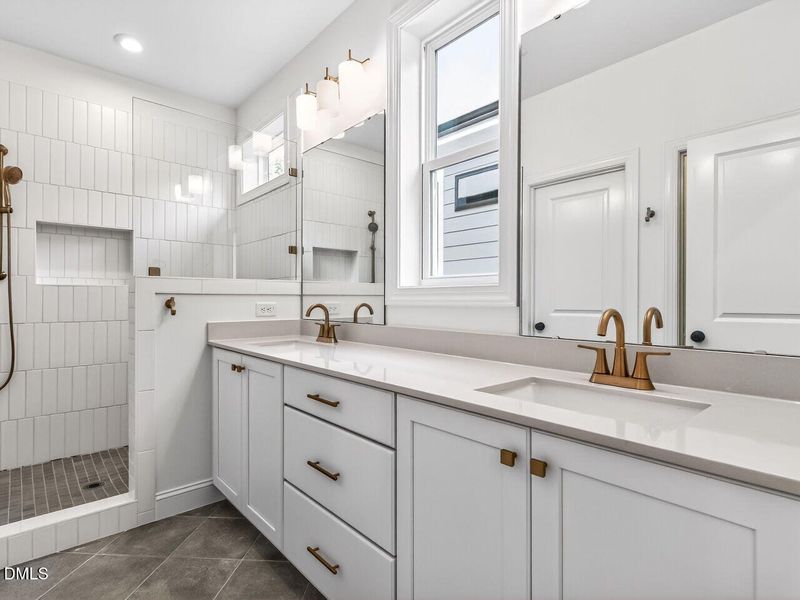 021-1280x960-primary-bathroom