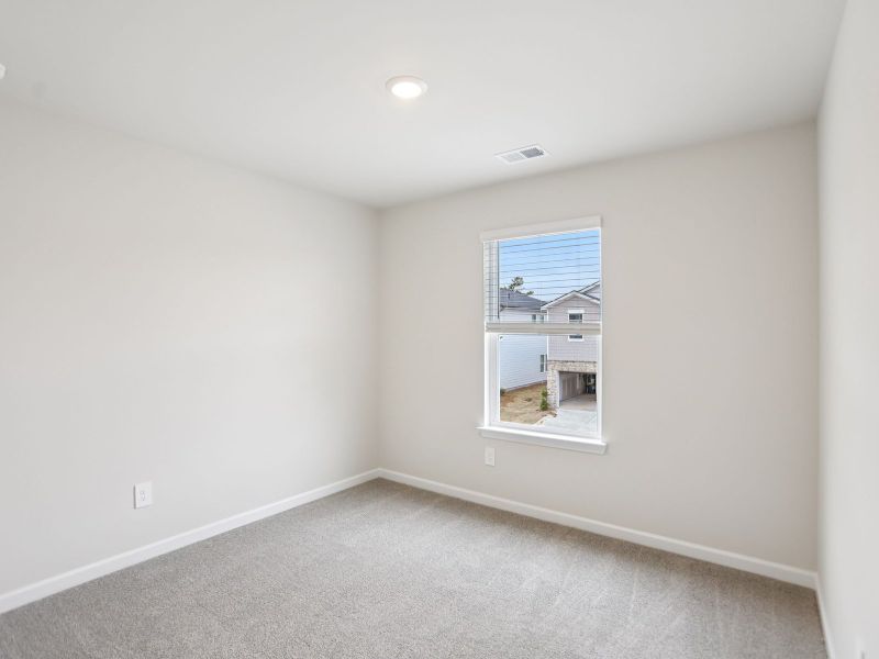 Spacious, unfurnished interior of a new home in Hawthorne Station, College Park (Image 17).