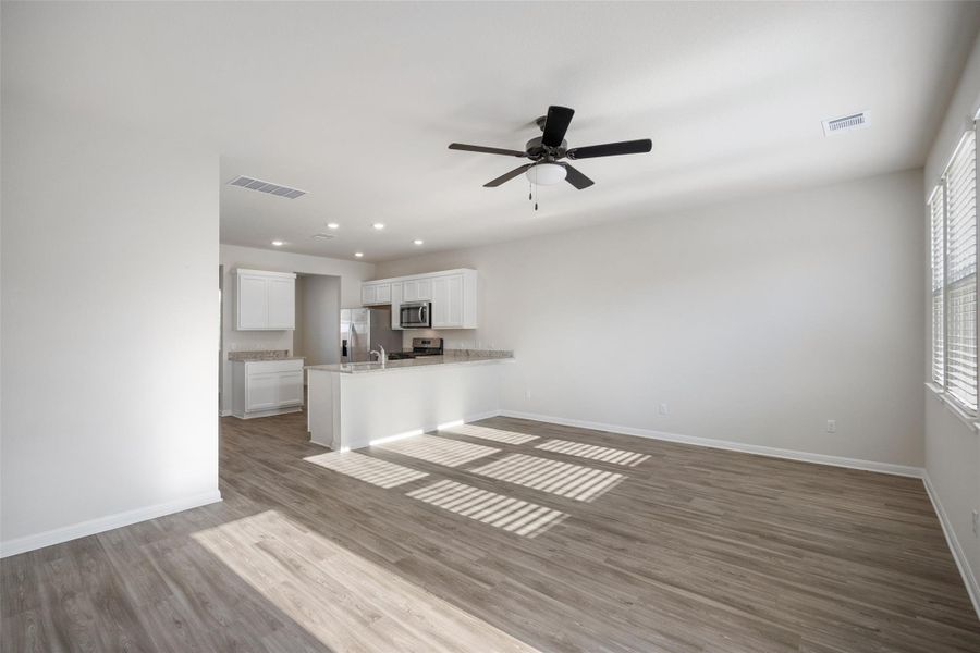 Spacious, unfurnished interior of a new home in Avery Centre, Round Rock (Image 27).