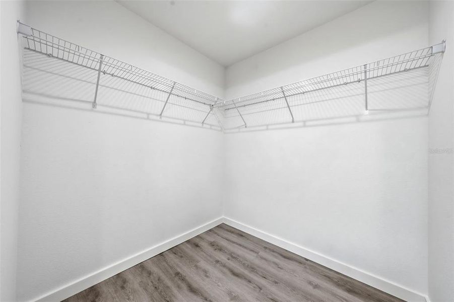 Spacious, unfurnished interior of a new home in , Dunnellon (Image 27).