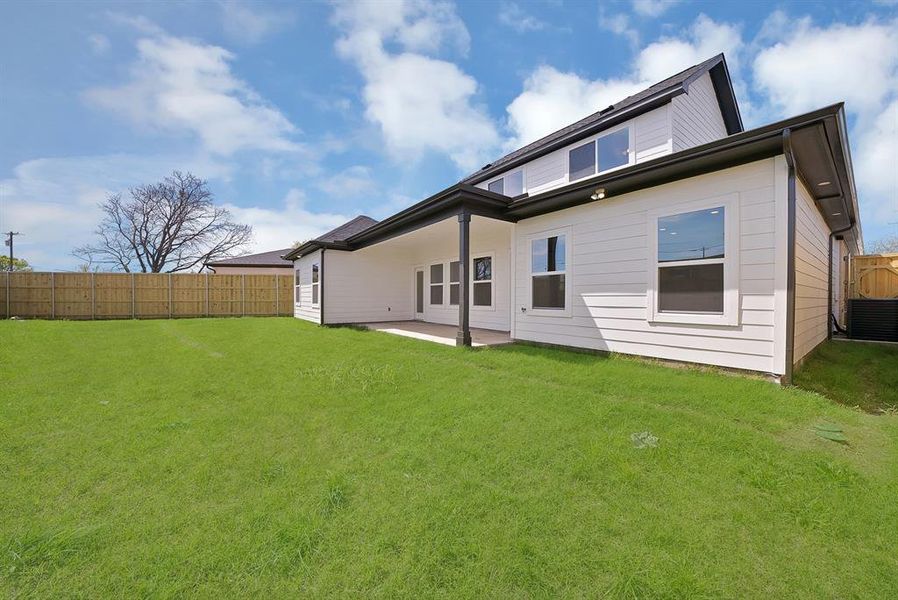 Exterior details and patio area of a home in , The Colony (Image 22).
