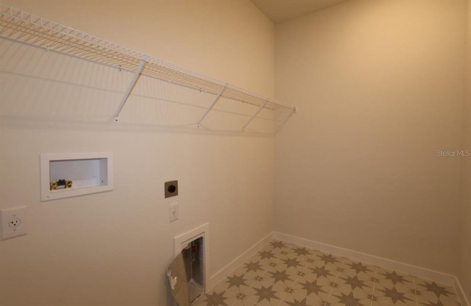 Spacious, unfurnished interior of a new home in , Apollo Beach (Image 17).