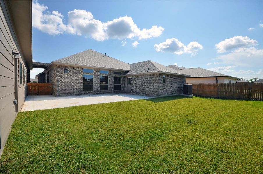 Exterior details and patio area of a home in Pedregal, League City (Image 31).