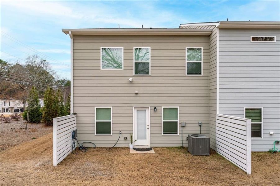 Exterior details and patio area of a home in , Powder Springs (Image 4).