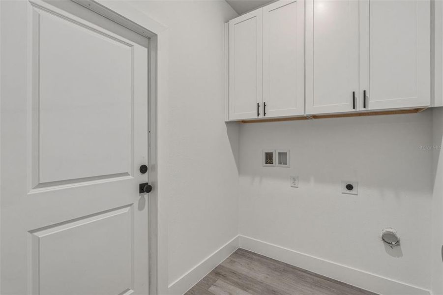 Spacious, unfurnished interior of a new home in , North Port (Image 20).