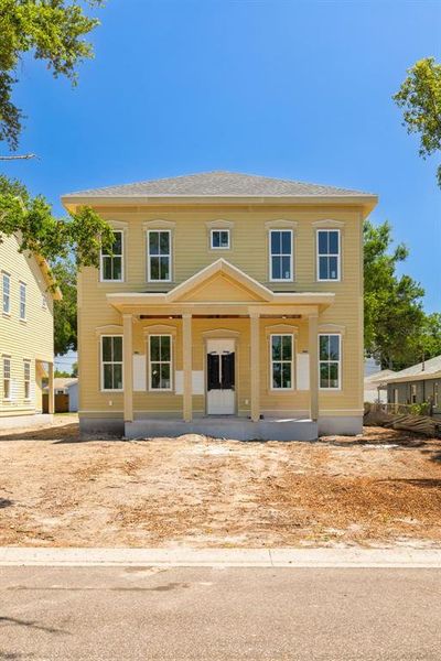 Exterior details and patio area of a home in , St. Petersburg (Image 4).