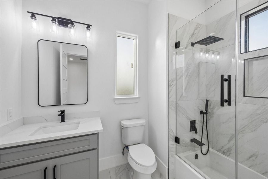 Gorgeous Third Bath with Tub! Gorgeous Third Bath with Tub!