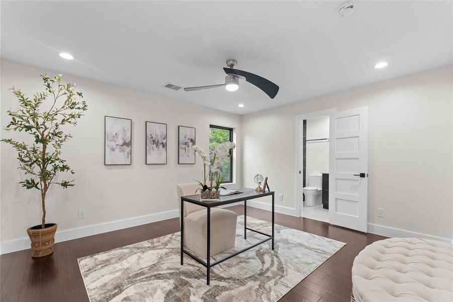 Furnished interior view inside a new home in , Dallas (Image 14).