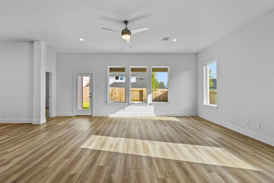 Spacious, unfurnished interior of a new home in Silverthorne, Conroe (Image 18).
