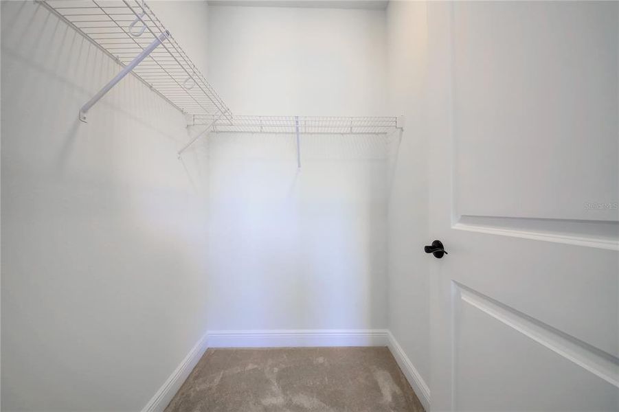 Spacious, unfurnished interior of a new home in Bungalow Walk at Lakewood Ranch, Sarasota (Image 19).