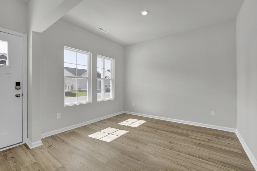 Spacious, unfurnished interior of a new home in River Tide Farms, Bolivia (Image 14).