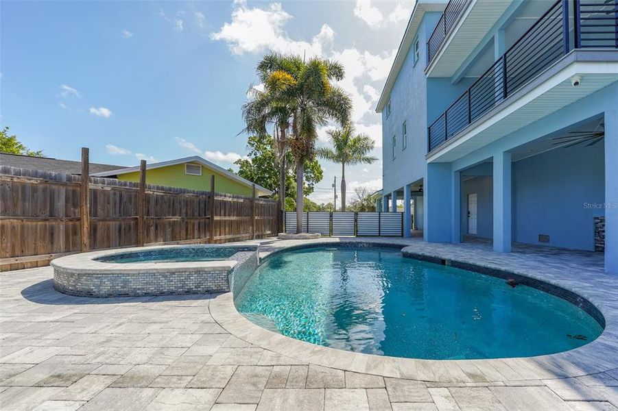 Exterior details and patio area of a home in , Tampa (Image 45).