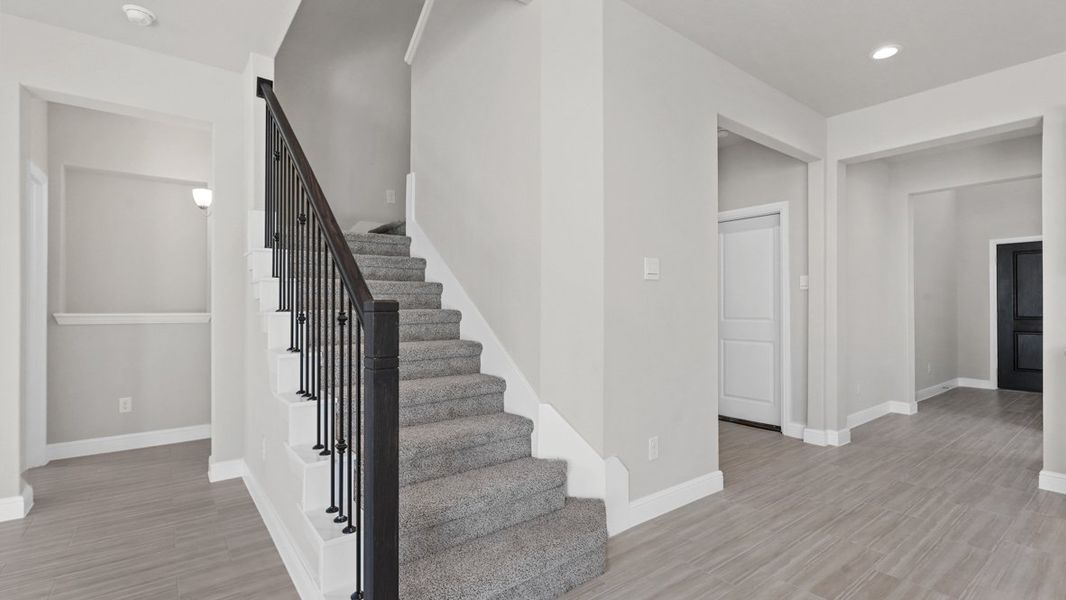 Spacious, unfurnished interior of a new home in Treeline, Justin (Image 26).