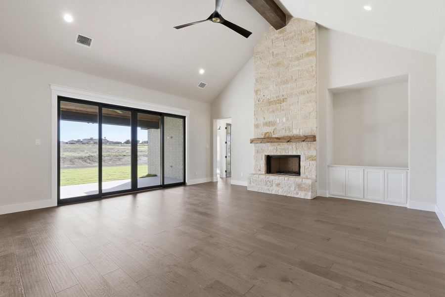 Spacious, unfurnished interior of a new home in Aledo Heights - Aledo ISD, Aledo (Image 20).