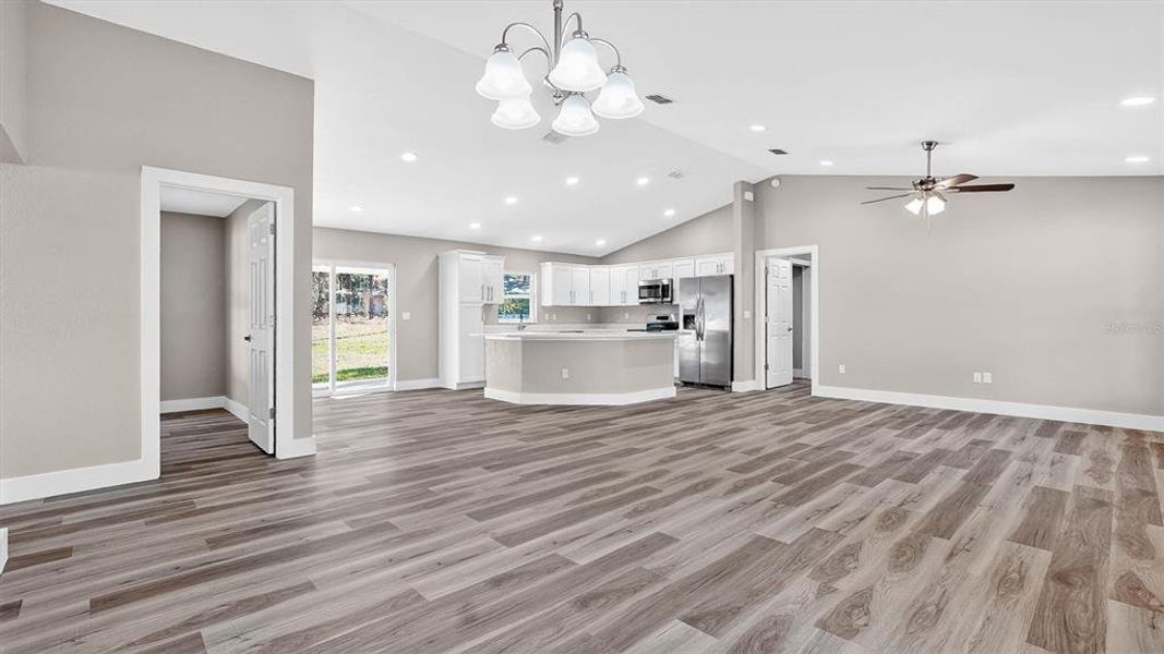 Spacious, unfurnished interior of a new home in , Citrus Springs (Image 29).