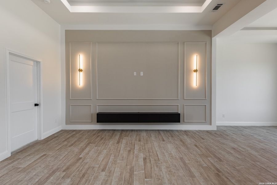 Spacious, unfurnished interior of a new home in , Eagle Pass (Image 26).