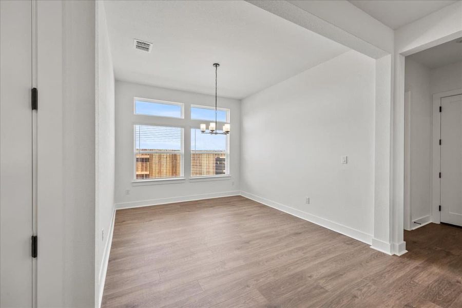 Spacious, unfurnished interior of a new home in Sunfield, Buda (Image 19).