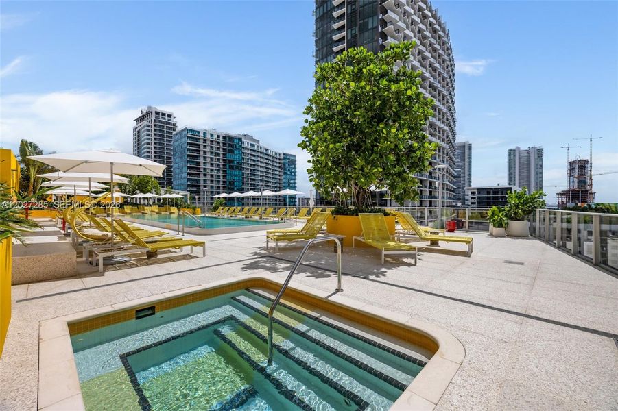 Condo located in Miami, FL showcasing its design and architecture (Image 15).