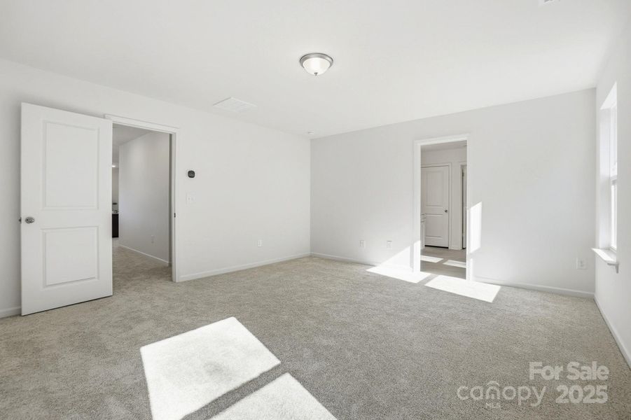 Spacious, unfurnished interior of a new home in Bellina, York (Image 38).