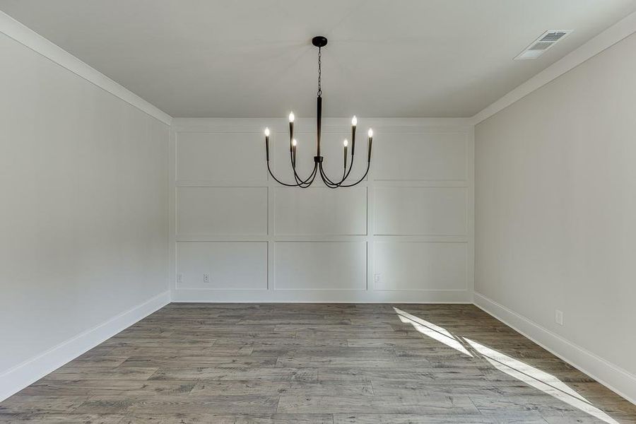 Spacious, unfurnished interior of a new home in , Bishop (Image 42).