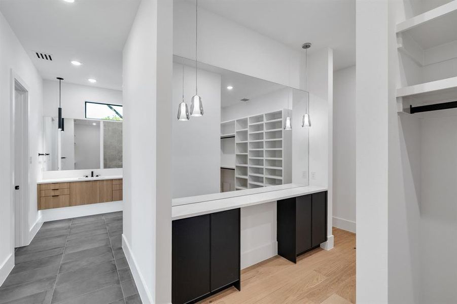 Furnished interior view inside a new home in , Farmers Branch (Image 12).