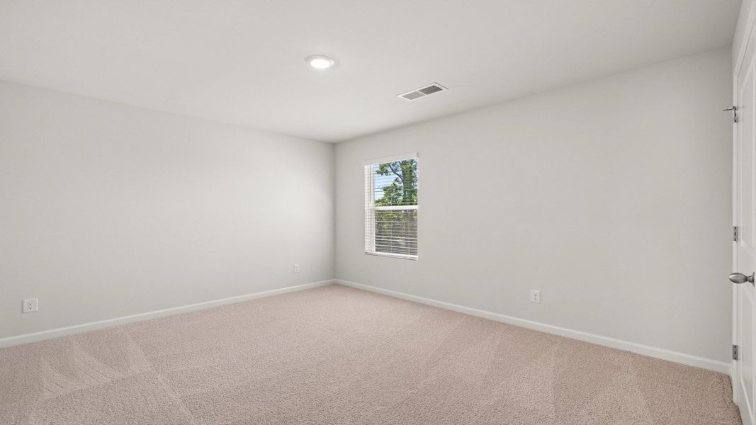 Spacious, unfurnished interior of a new home in Estates at Deer Hollow, Grovetown (Image 41).