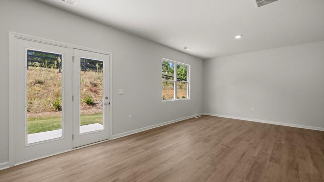 Spacious, unfurnished interior of a new home in Oakleigh Glen, Dallas (Image 13).