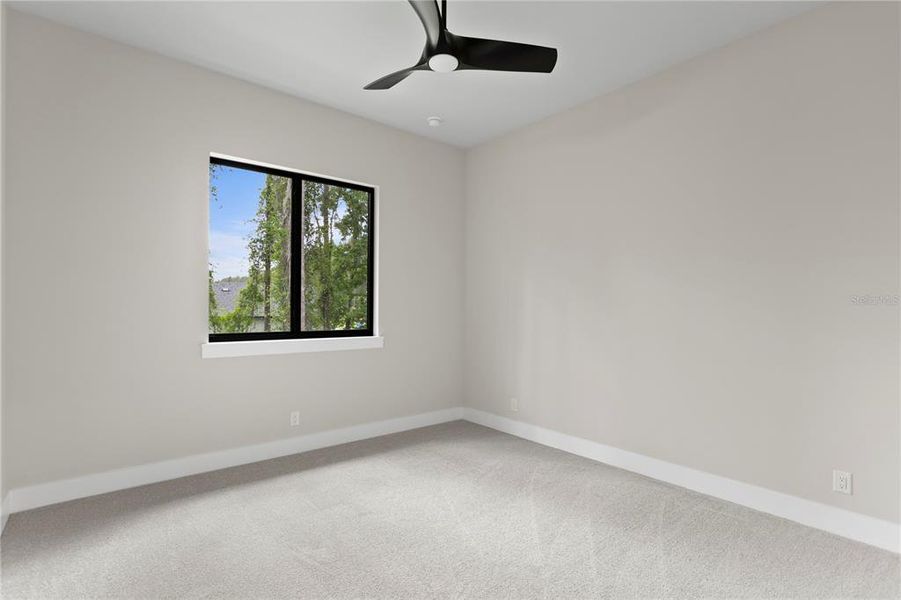 Spacious, unfurnished interior of a new home in Southern Hills Plantation, Brooksville (Image 23).