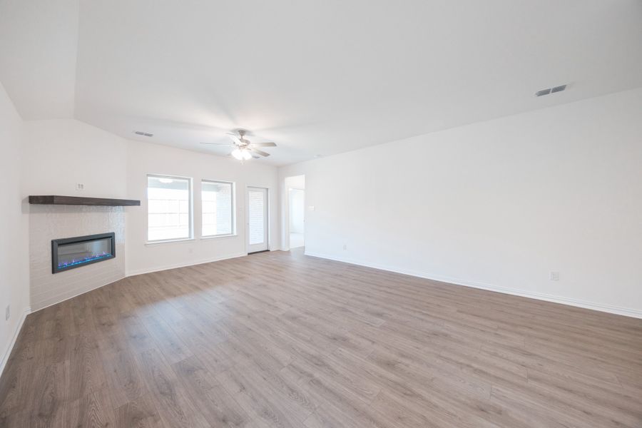 Spacious, unfurnished interior of a new home in Whitewing Trails, Princeton (Image 14). Spacious, unfurnished interior of a new home in Whitewing Trails, Princeton (Image 14).