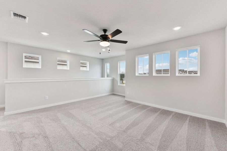 Spacious, unfurnished interior of a new home in Avery Centre, Round Rock (Image 16).