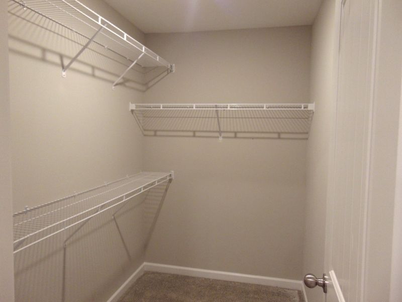 Spacious, unfurnished interior of a new home in Evergreen Farms, Murfreesboro (Image 16).