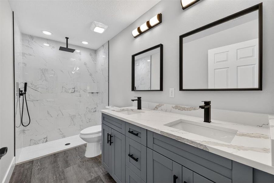 Furnished interior view inside a new home in , Dunnellon (Image 10).