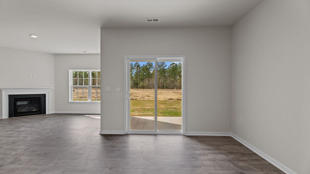 Spacious, unfurnished interior of a new home in West New Bern, New Bern (Image 12).