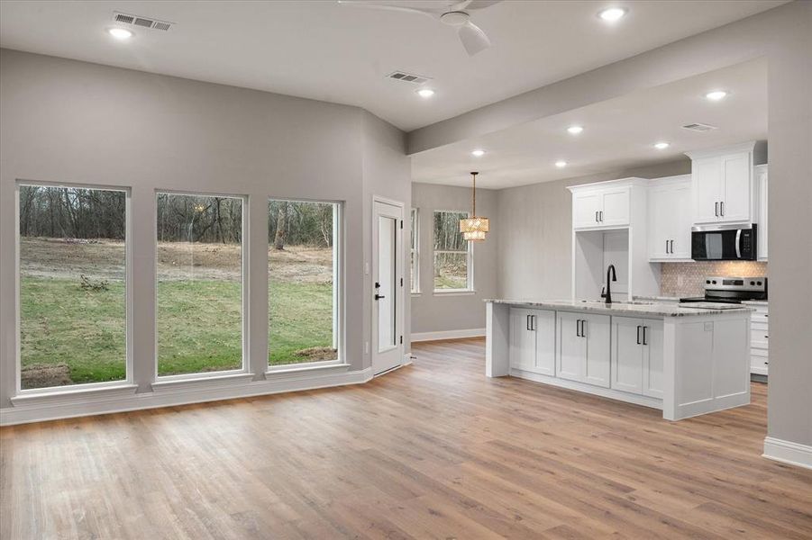 Spacious, unfurnished interior of a new home in , Corsicana (Image 19).