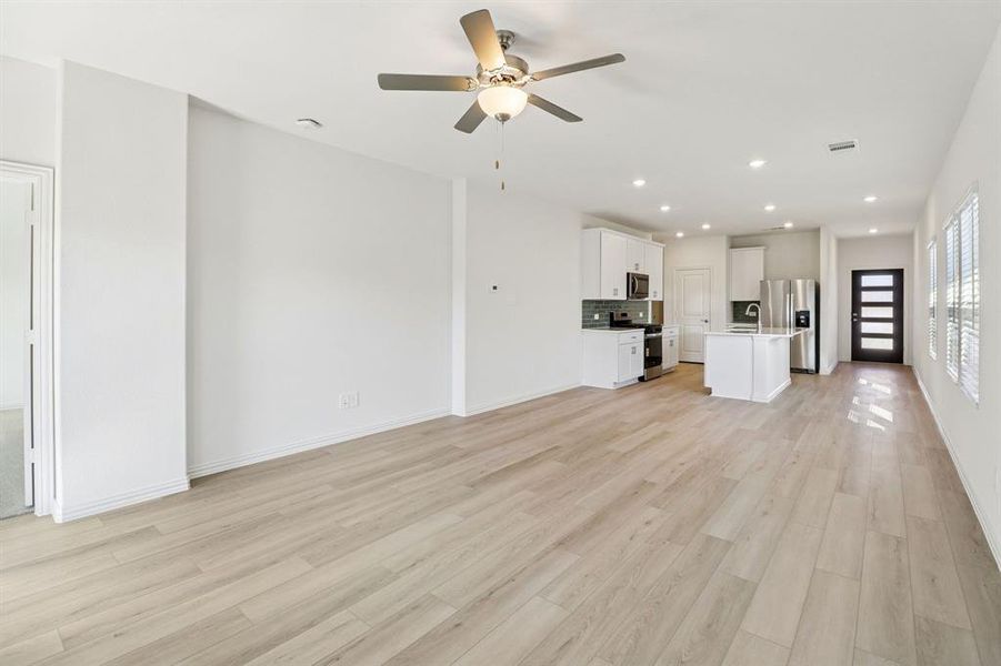 Photo is not of the actual home, but is an inspirational photo of builder’s model home and may depict options, furnishings, and/or decorator features that are not included. Photo is not of the actual home, but is an inspirational photo of builder’s model home and may depict options, furnishings, and/or decorator features that are not included.