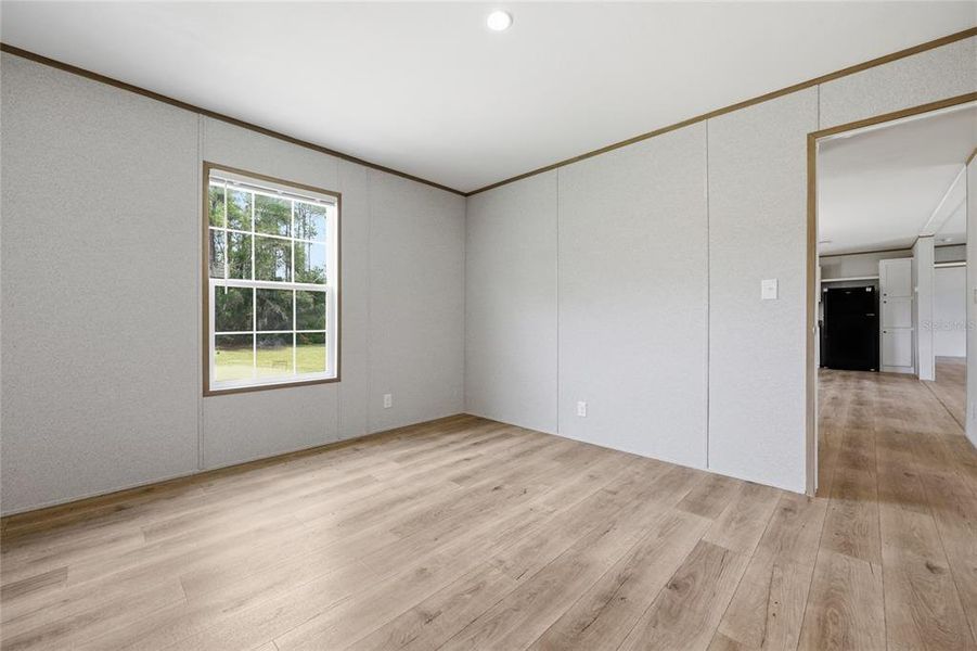 Spacious, unfurnished interior of a new home in , Bronson (Image 38).